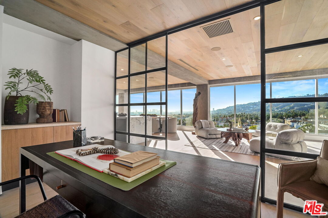 7135 Hollywood Blvd Unit: PHW