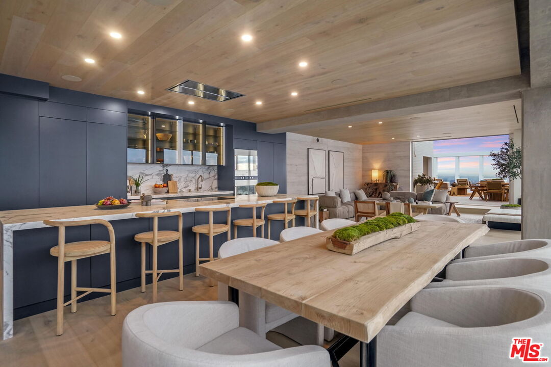 7135 Hollywood Blvd Unit: PHW