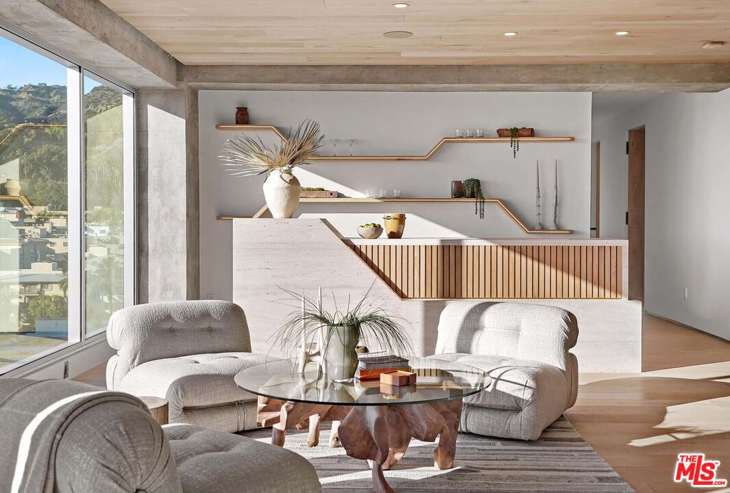 7135 Hollywood Blvd Unit: PHW