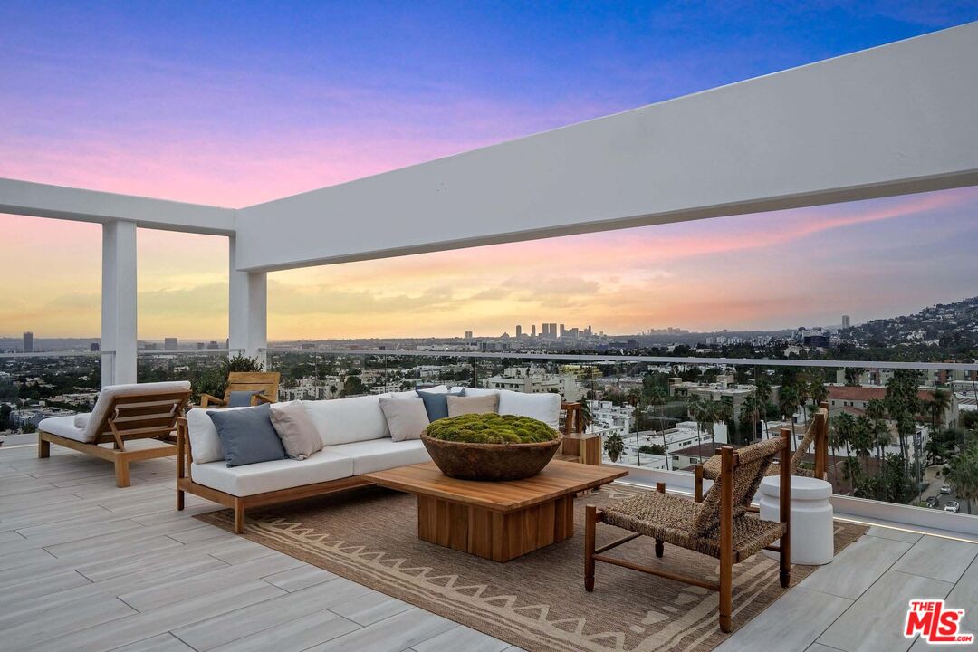 7135 Hollywood Blvd Unit: PHW