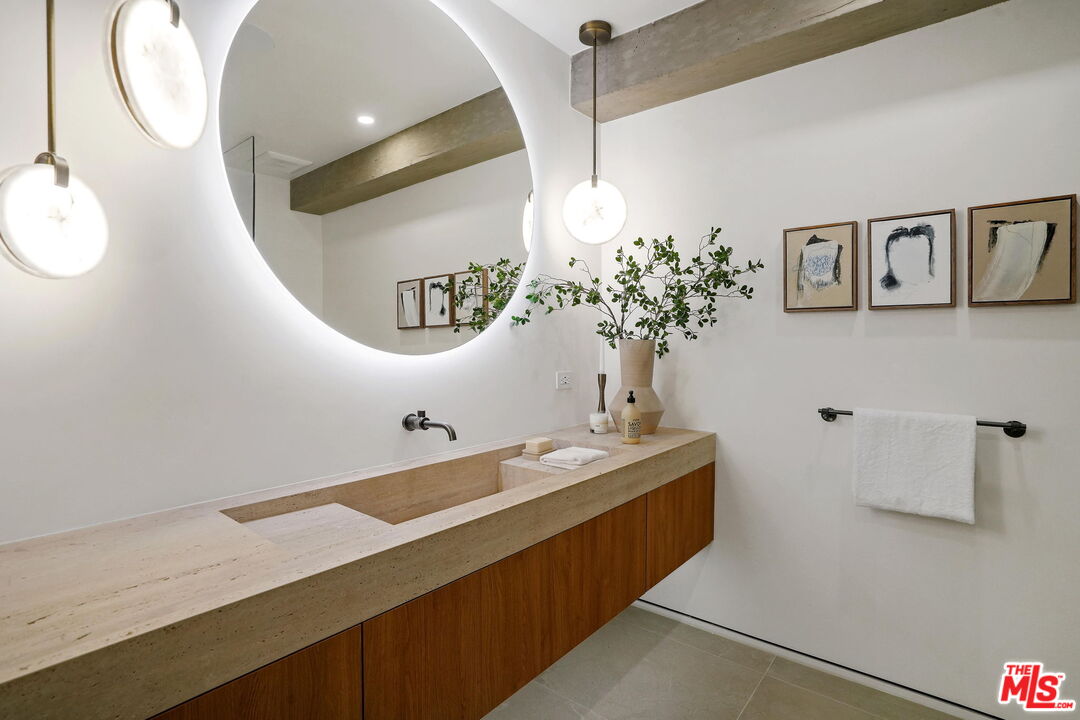 7135 Hollywood Blvd Unit: PHW