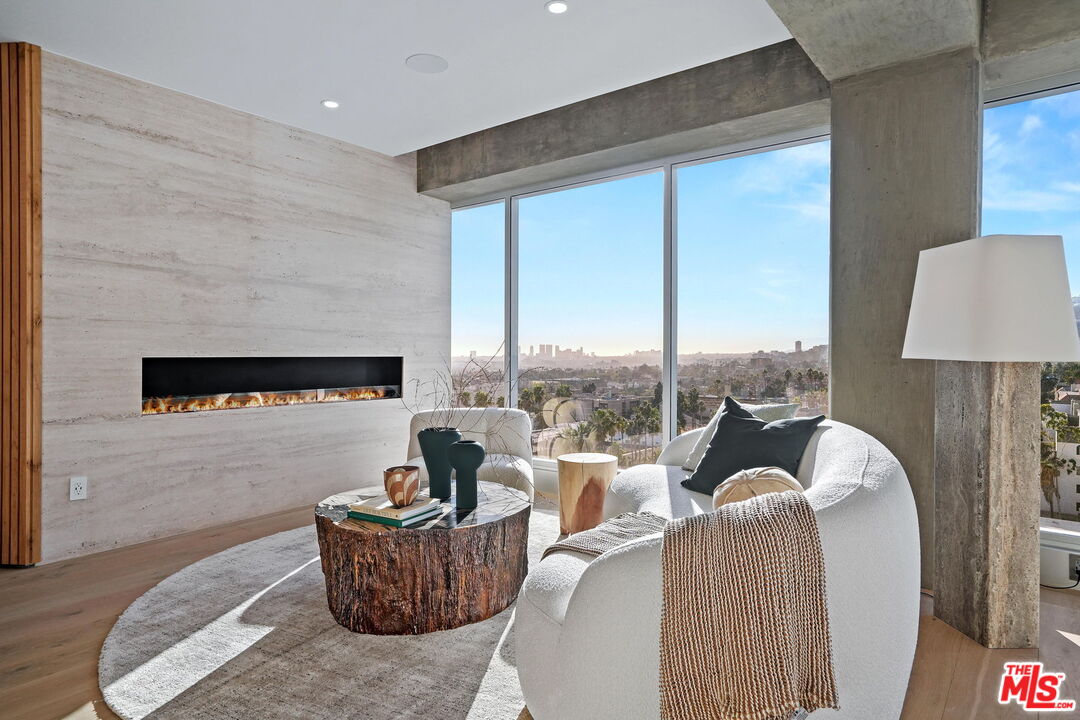 7135 Hollywood Blvd Unit: PHW