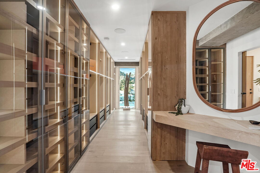 7135 Hollywood Blvd Unit: PHW