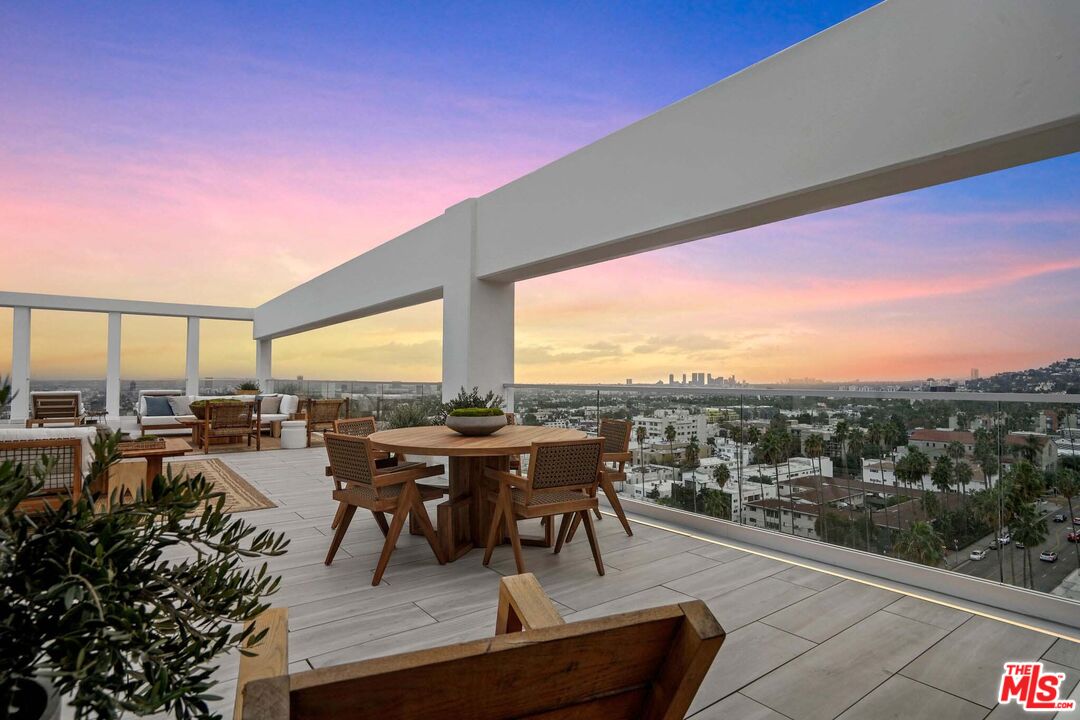 7135 Hollywood Blvd Unit: PHW