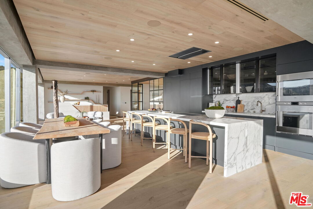 7135 Hollywood Blvd Unit: PHW