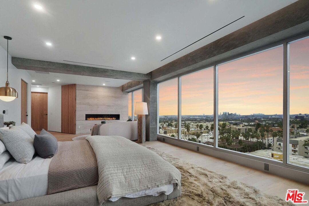 7135 Hollywood Blvd Unit: PHW