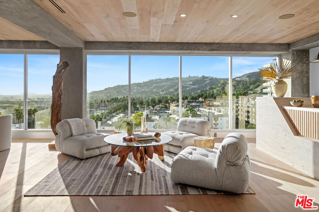 7135 Hollywood Blvd Unit: PHW