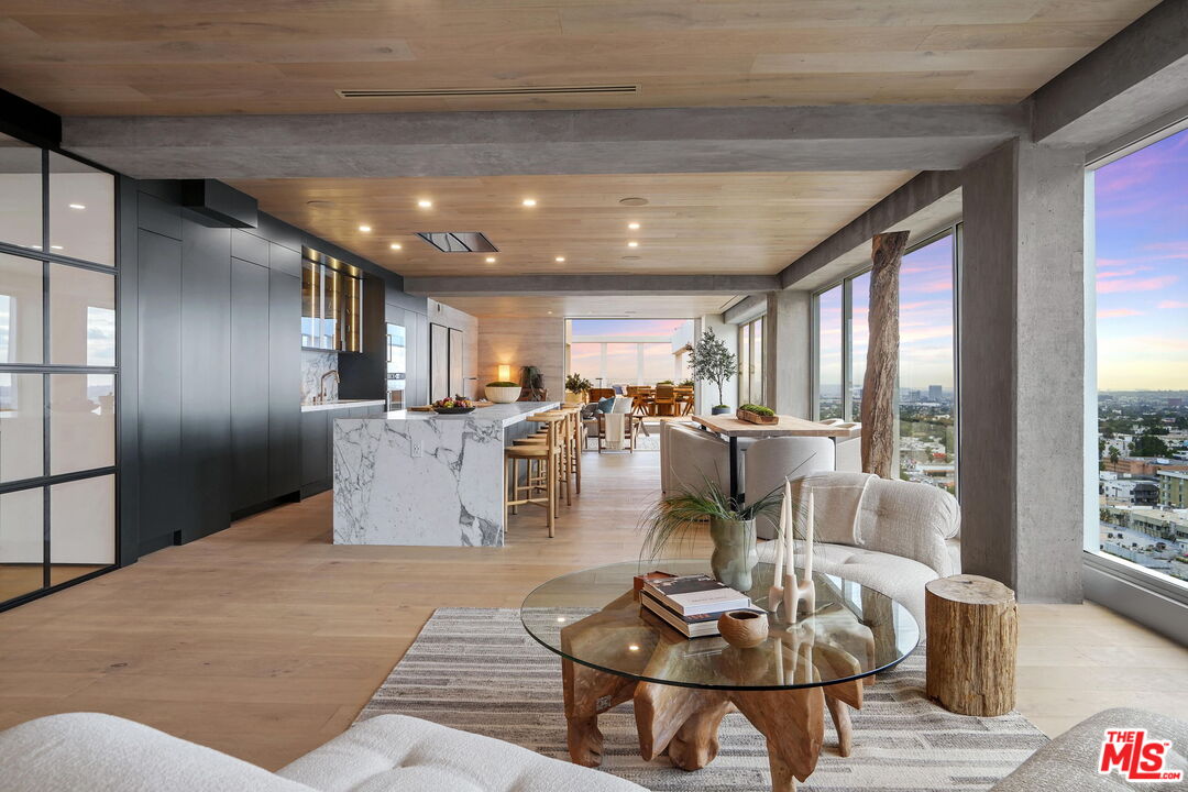 7135 Hollywood Blvd Unit: PHW