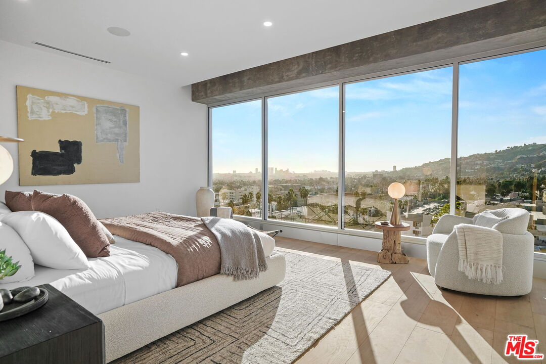 7135 Hollywood Blvd Unit: PHW