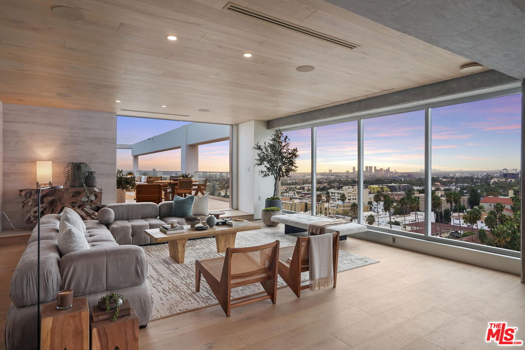 7135 Hollywood Blvd Unit: PHW