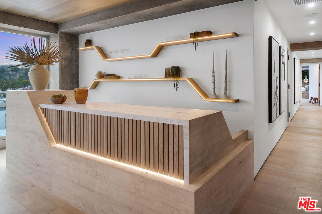 7135 Hollywood Blvd Unit: PHW