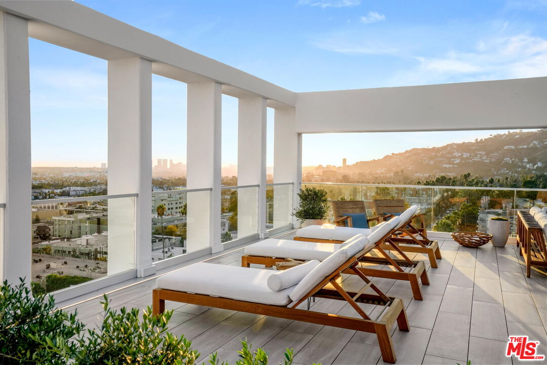 7135 Hollywood Blvd Unit: PHW