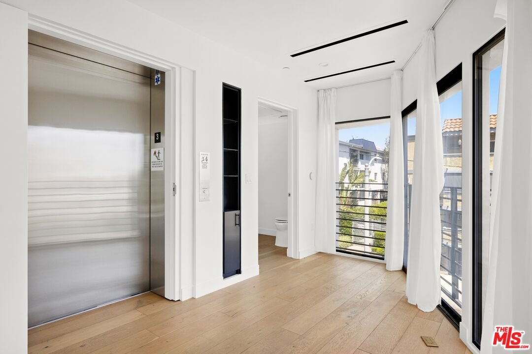 1533 N Vista St Unit: 301