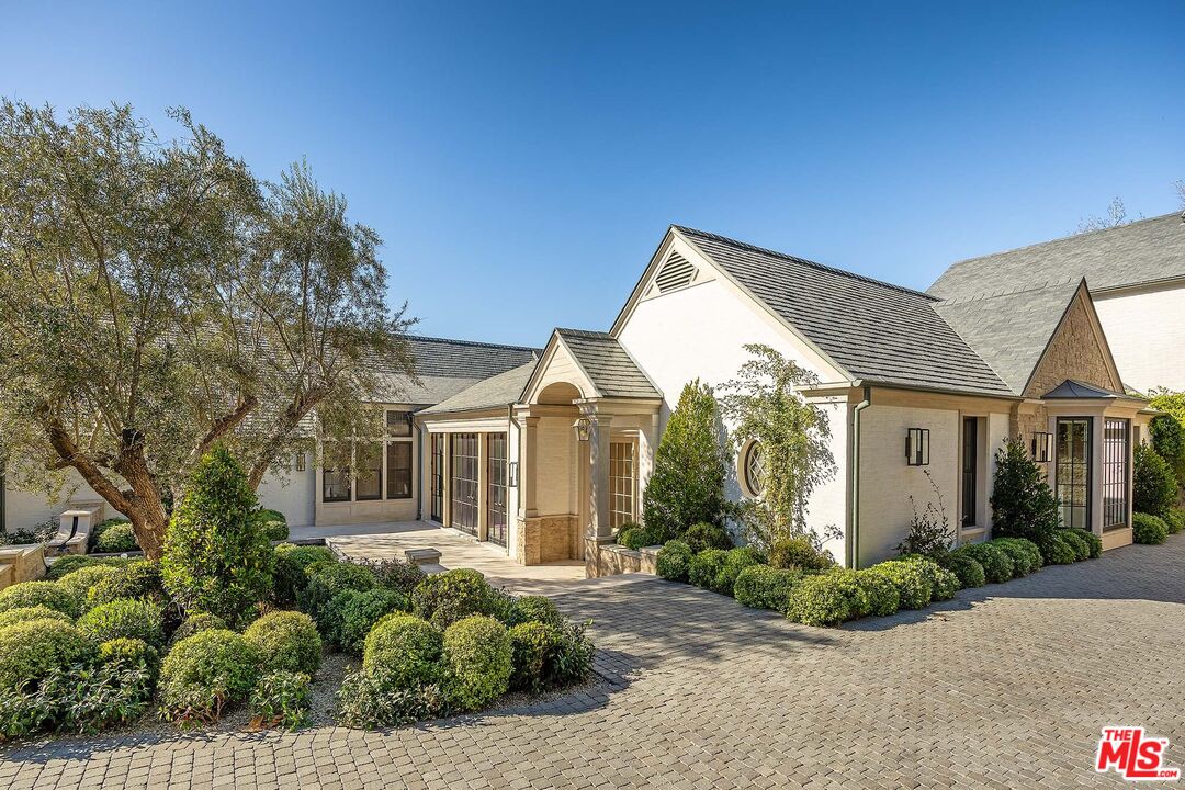 141 N Bentley Ave
