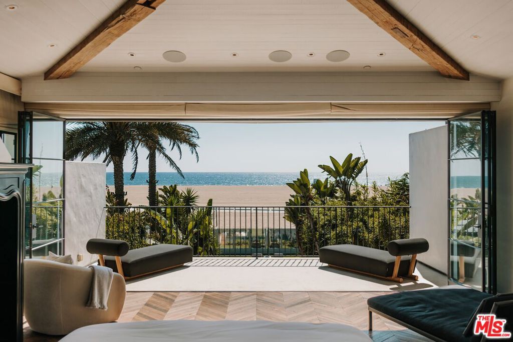966 Palisades Beach Road