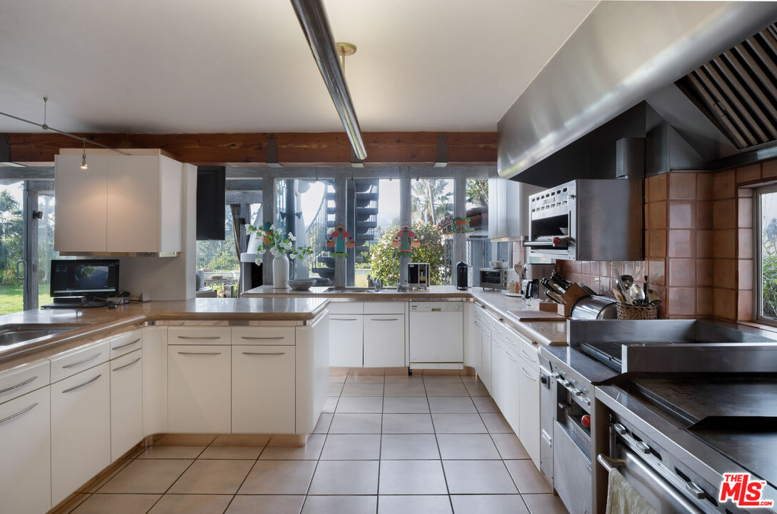 1707 San Vicente Blvd