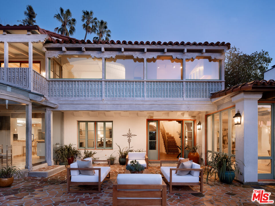 1707 San Vicente Blvd