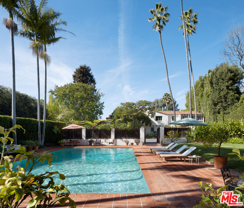 1707 San Vicente Blvd
