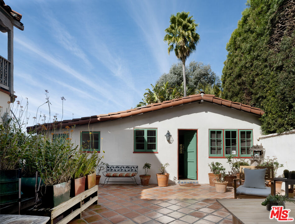 1707 San Vicente Blvd