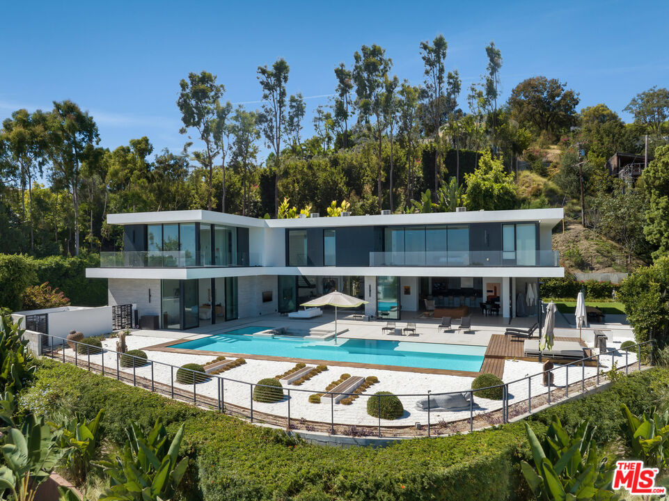 1320 Beverly Grove Pl