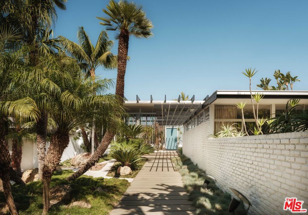 1911 La Mesa Drive