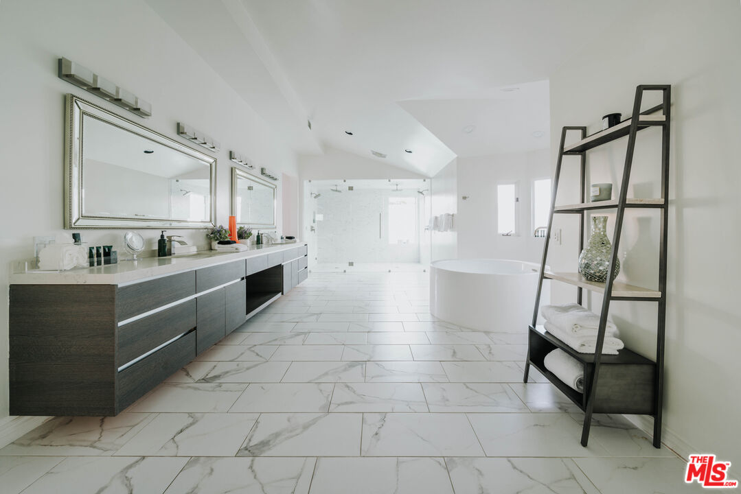 11037 Anzio Rd