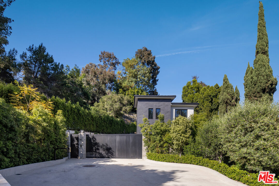 822 N Kenter