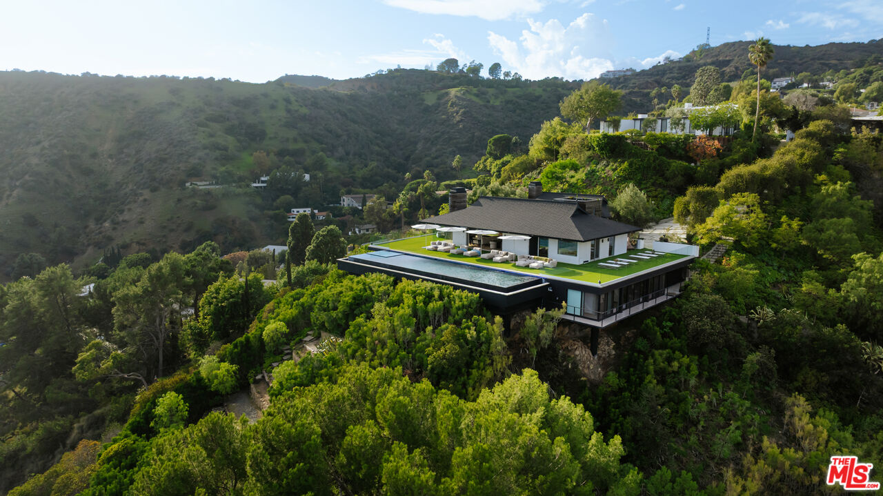 2402 Carman Crest Dr