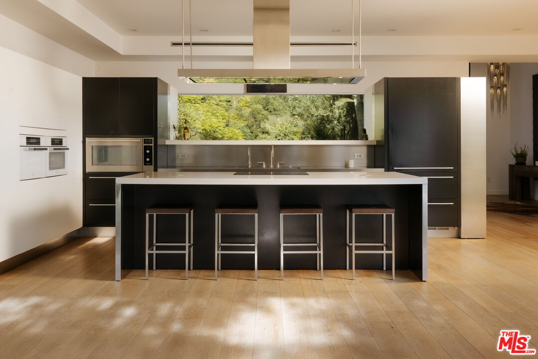 2402 Carman Crest Dr