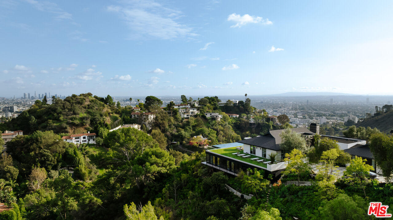 2402 Carman Crest Dr