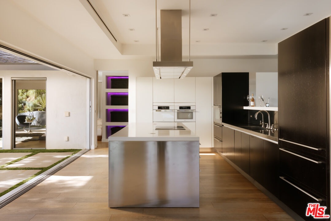 2402 Carman Crest Dr