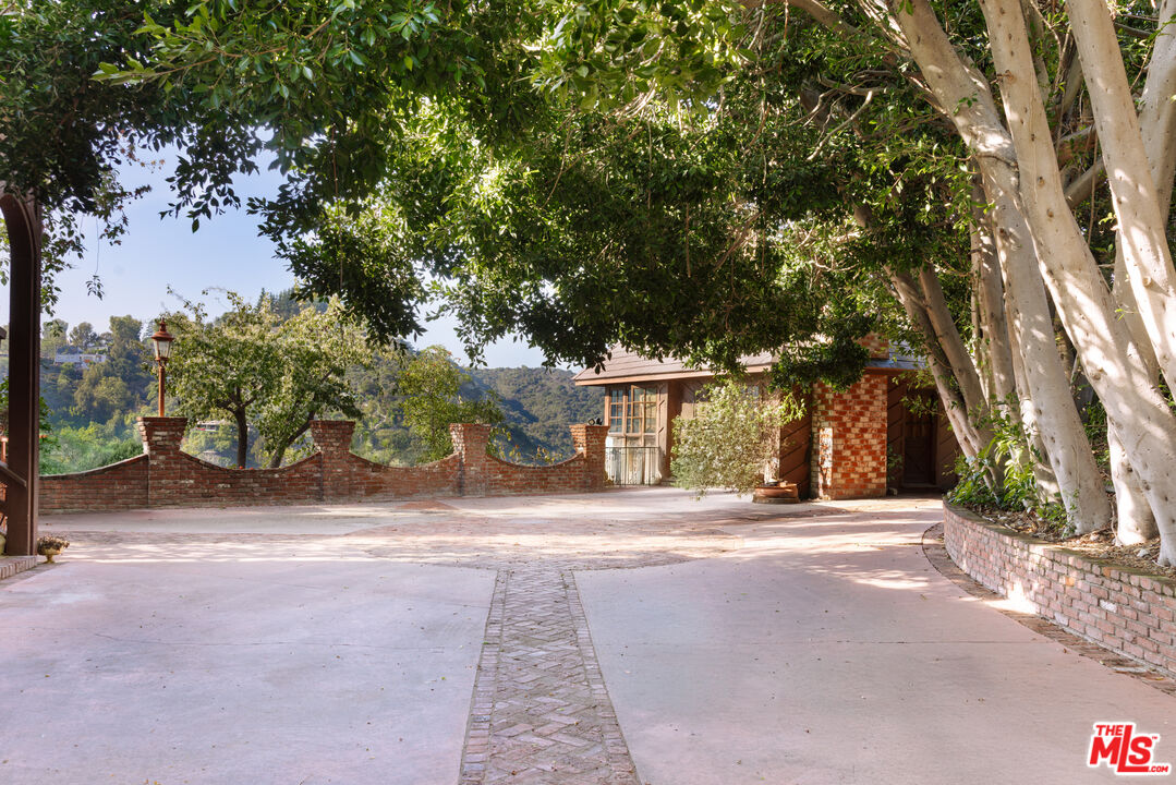 1355 Beverly Estates Dr