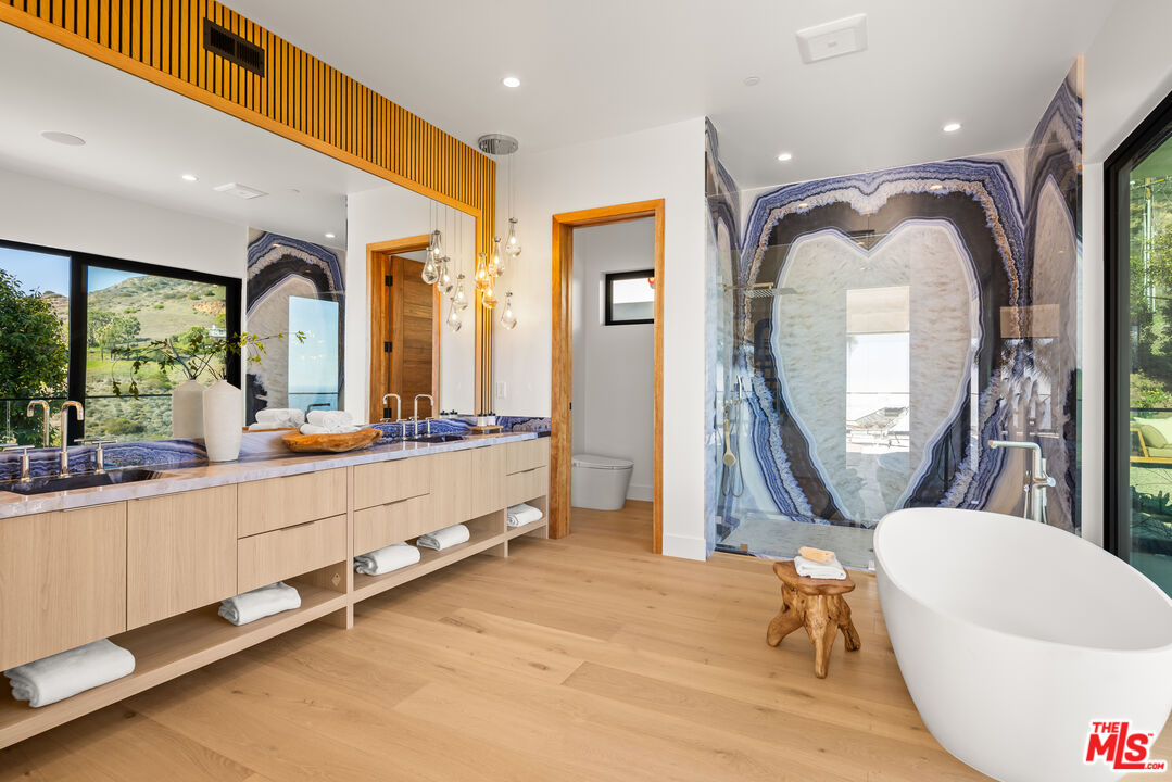 4732 Avenida Del Mar