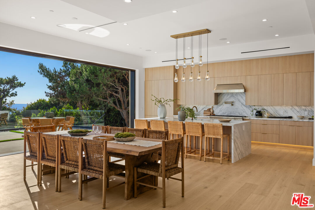 4732 Avenida Del Mar