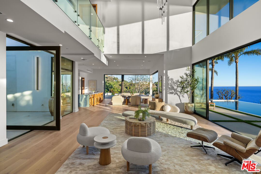 4732 Avenida Del Mar