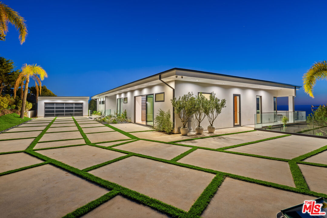 4732 Avenida Del Mar