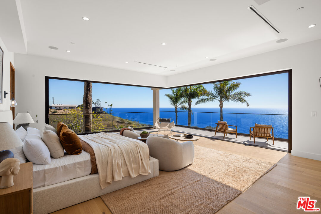 4732 Avenida Del Mar