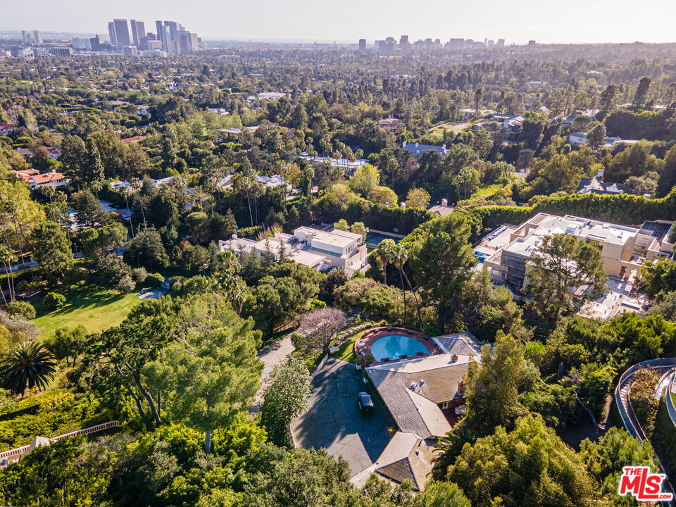 1114 Calle Vista Dr