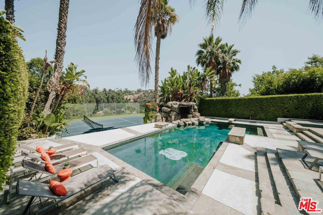 11037 Anzio Rd