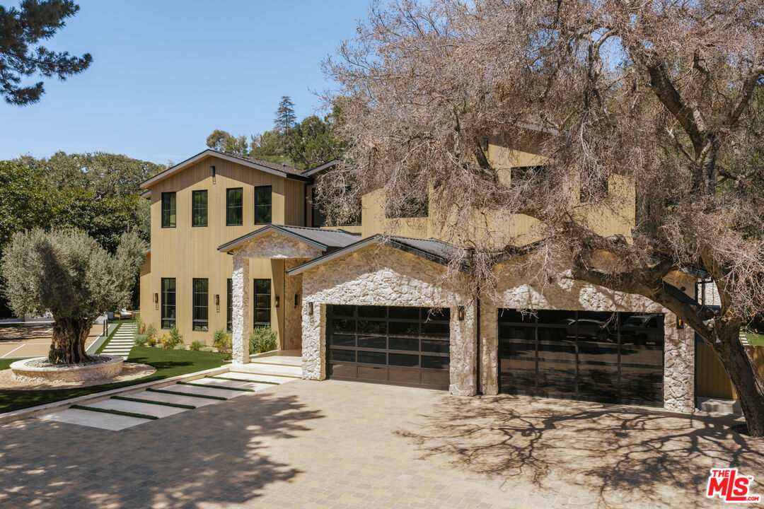 2130 Mandeville Canyon Rd
