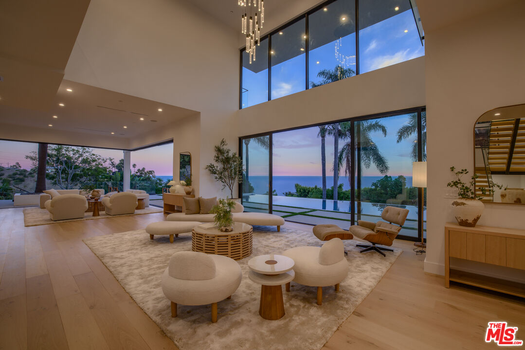 4732 Avenida Del Mar