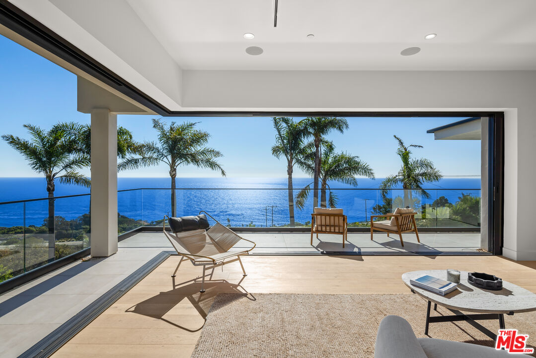 4732 Avenida Del Mar