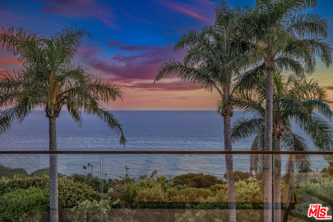 4732 Avenida Del Mar