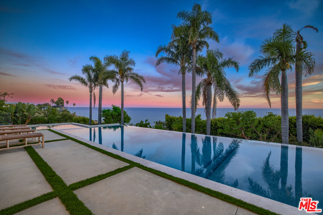 4732 Avenida Del Mar