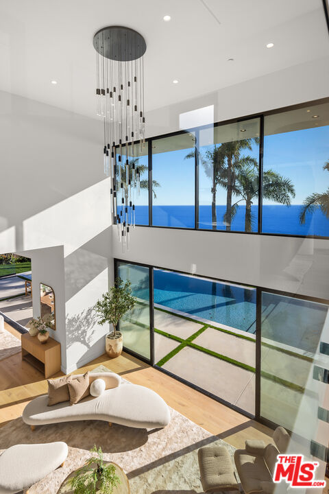 4732 Avenida Del Mar