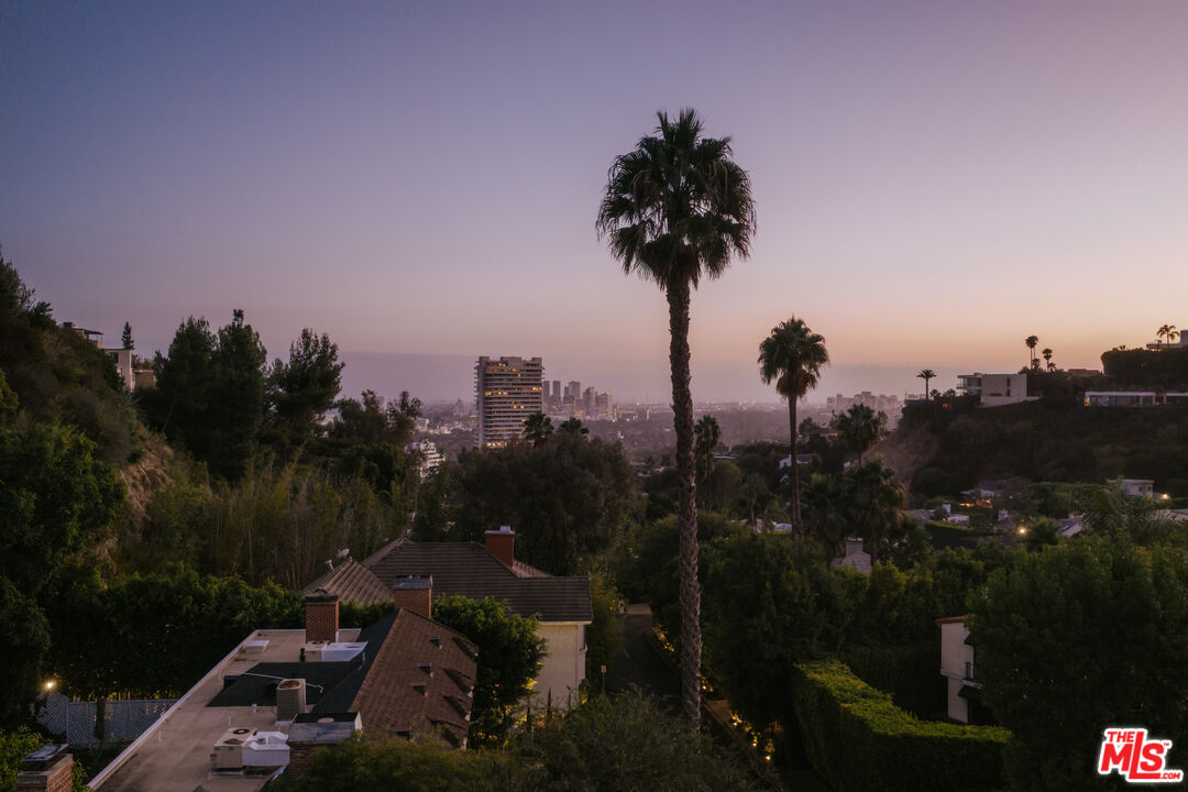 1460 N Doheny Dr