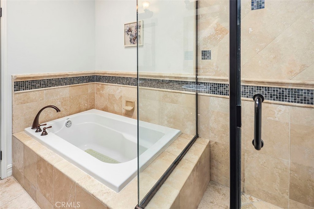 4237 Longridge Avenue 306