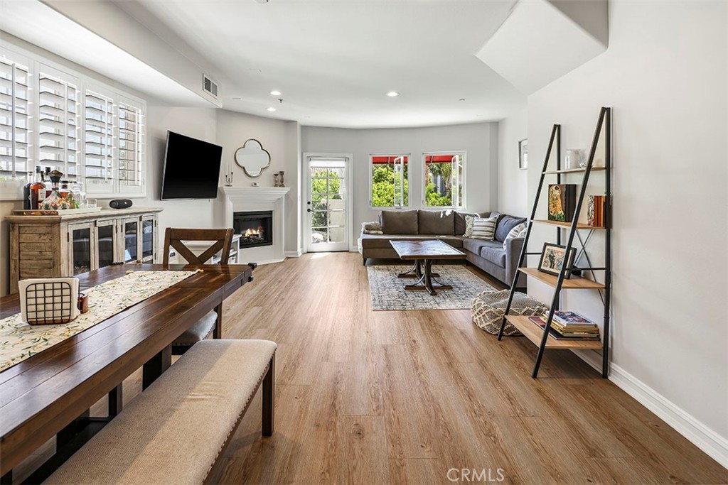 4237 Longridge Avenue 306