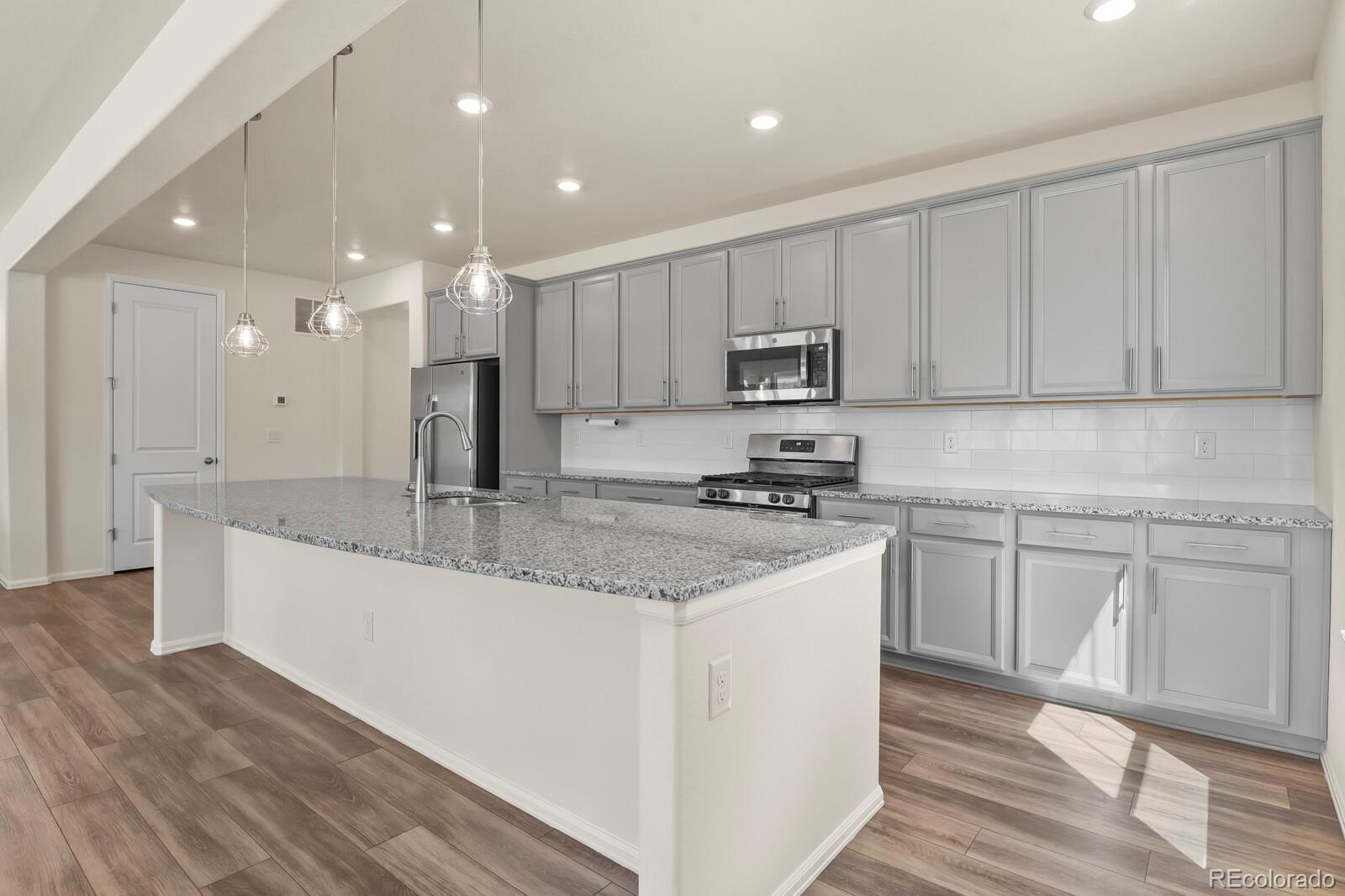 3294 Sellman Loop