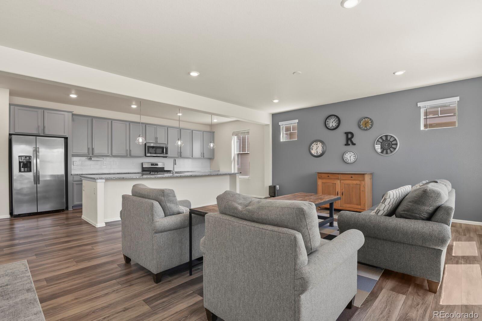 3294 Sellman Loop
